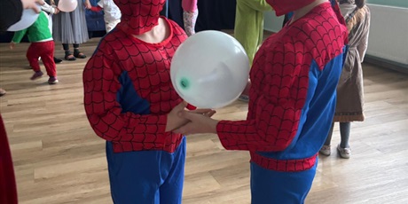 Powiększ grafikę: bal-karnawalowy-nie-z-tej-ziemii-675147.jpg