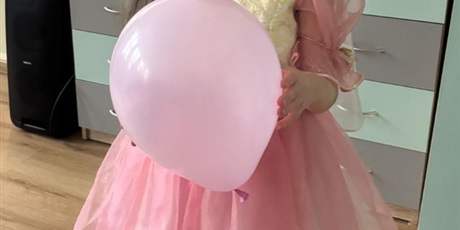 Powiększ grafikę: bal-karnawalowy-nie-z-tej-ziemii-675148.jpg