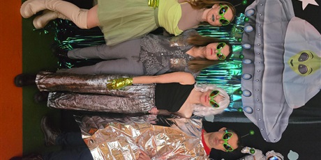 Powiększ grafikę: bal-karnawalowy-nie-z-tej-ziemii-675152.jpg