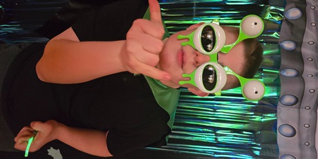 Powiększ grafikę: bal-karnawalowy-nie-z-tej-ziemii-675153.jpg