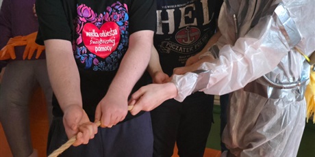 Powiększ grafikę: bal-karnawalowy-nie-z-tej-ziemii-675159.jpg