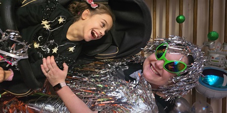 Powiększ grafikę: bal-karnawalowy-nie-z-tej-ziemii-675161.jpg