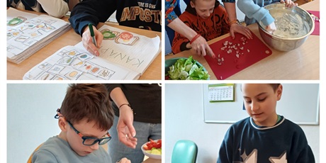 Powiększ grafikę: Kolaż 4 zdjęć. 1 zdjęcie uczniowie kroją produkty. 2 zdjęcia przygotowują kanapki. 1 zdjęcie robią karty pracy.