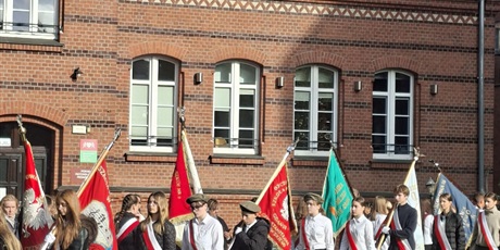 Powiększ grafikę: hold-ofiarom-ii-wojny-swiatowej-717080.jpg