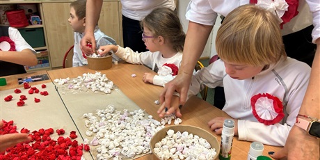 Powiększ grafikę: narodowe-swieto-niepodleglosci-w-przedszkolu-653516.jpg