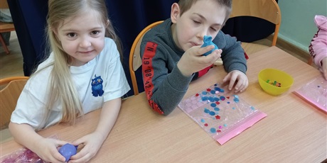 Powiększ grafikę: razem-odkrywamy-swiat-677060.jpg