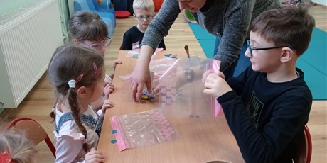 Powiększ grafikę: razem-odkrywamy-swiat-677062.jpg