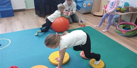 Powiększ grafikę: razem-odkrywamy-swiat-677064.jpg