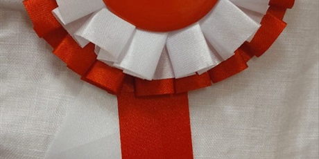 Powiększ grafikę: szkola-do-hymnu-653275.jpg