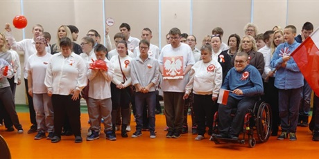 Powiększ grafikę: szkola-do-hymnu-653277.jpg