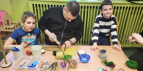 Powiększ grafikę: warsztaty-swiateczne-przedszkolakow-664598.jpg