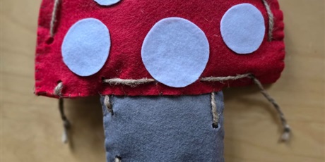 Powiększ grafikę: Grzybek, nagrodzona praca Jana w konkursie plastycznym na Swiąteczną Bombkę