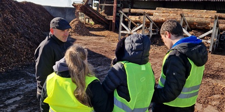 Powiększ grafikę: z-ponowna-wizyta-w-tartaku-649038.jpg