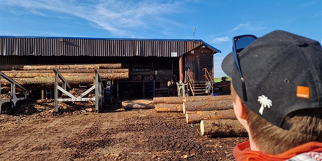 Powiększ grafikę: z-ponowna-wizyta-w-tartaku-649039.jpg